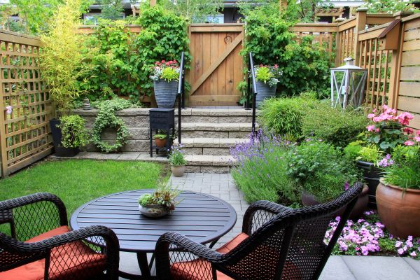 Small Yard Landscaping in New Baltimore