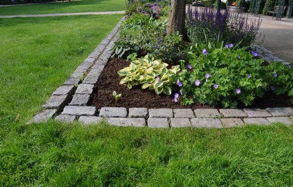 Flower Bed Mulching in New Baltimore